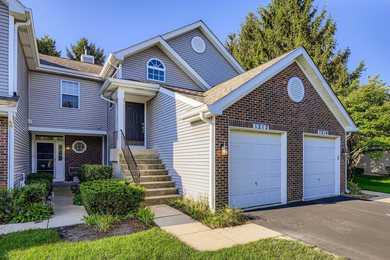 1212 Shawford Way, Elgin IL 60120