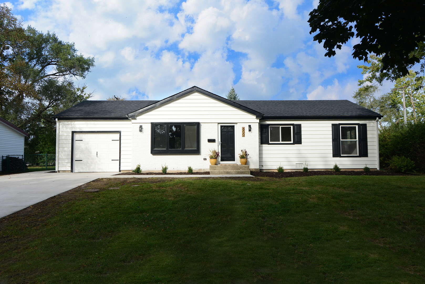 600 Sussex Lane, Crystal Lake IL 60014