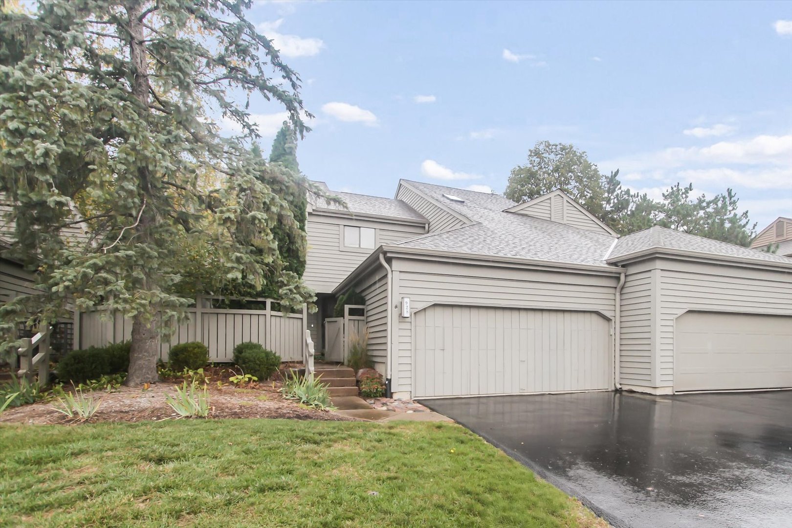 928 LONGMEADOW Court Unit 1016, Barrington IL 60010