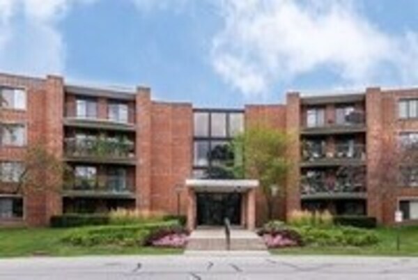 1415 E CENTRAL Road Unit 219C, Arlington Heights IL 60005