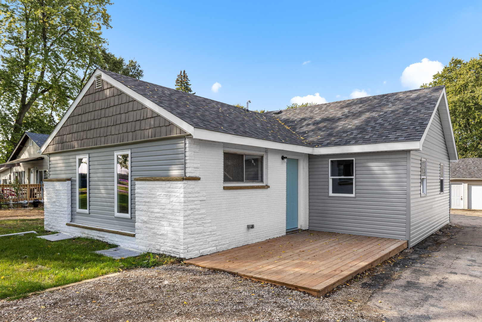 109 Raffel Road, Woodstock IL 60098