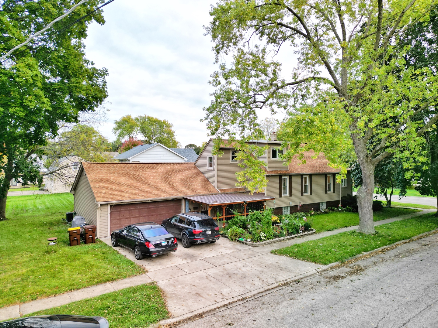 320 W Donovan Avenue, Woodstock IL 60098