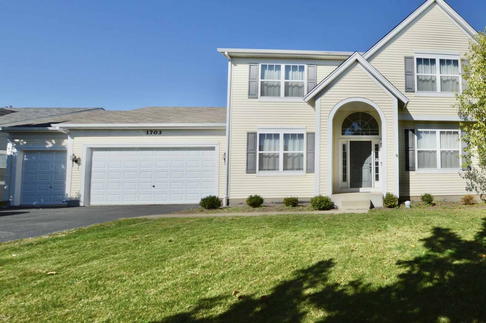 1703 Cashel Lane, Mchenry IL 60050