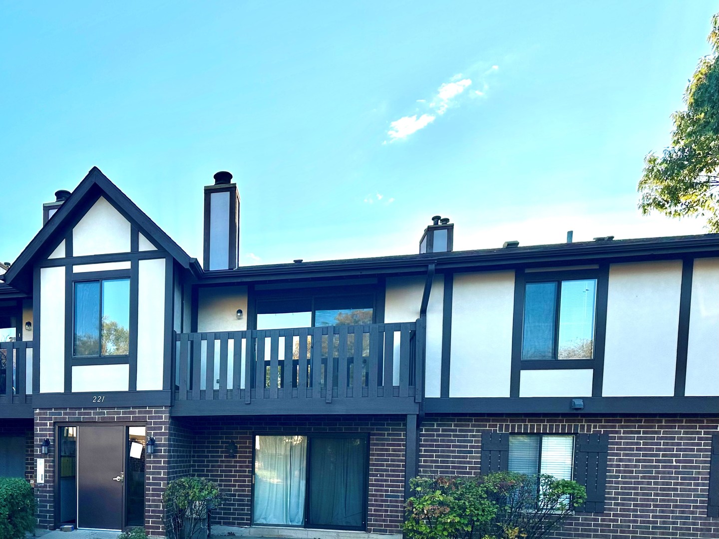 221 Uteg Street Unit G, Crystal Lake IL 60014