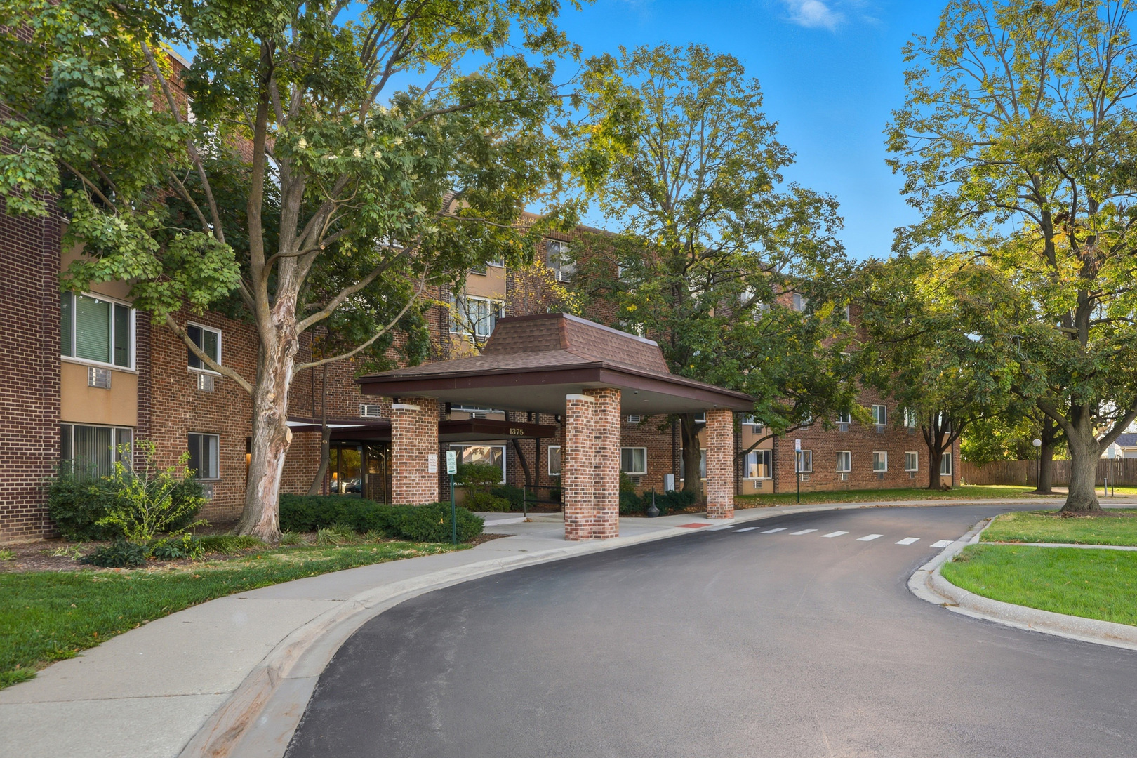 1375 Rebecca Drive Unit 213, Hoffman Estates IL 60169