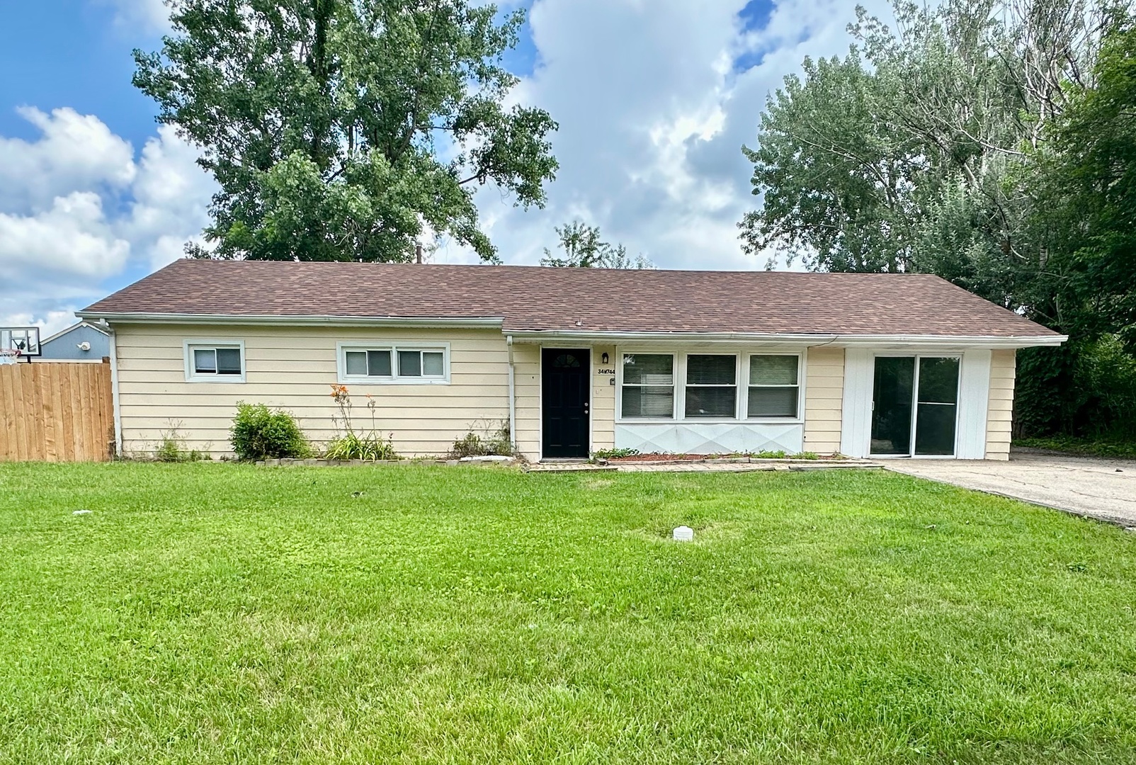 34W744 N James Drive, St. Charles IL 60174