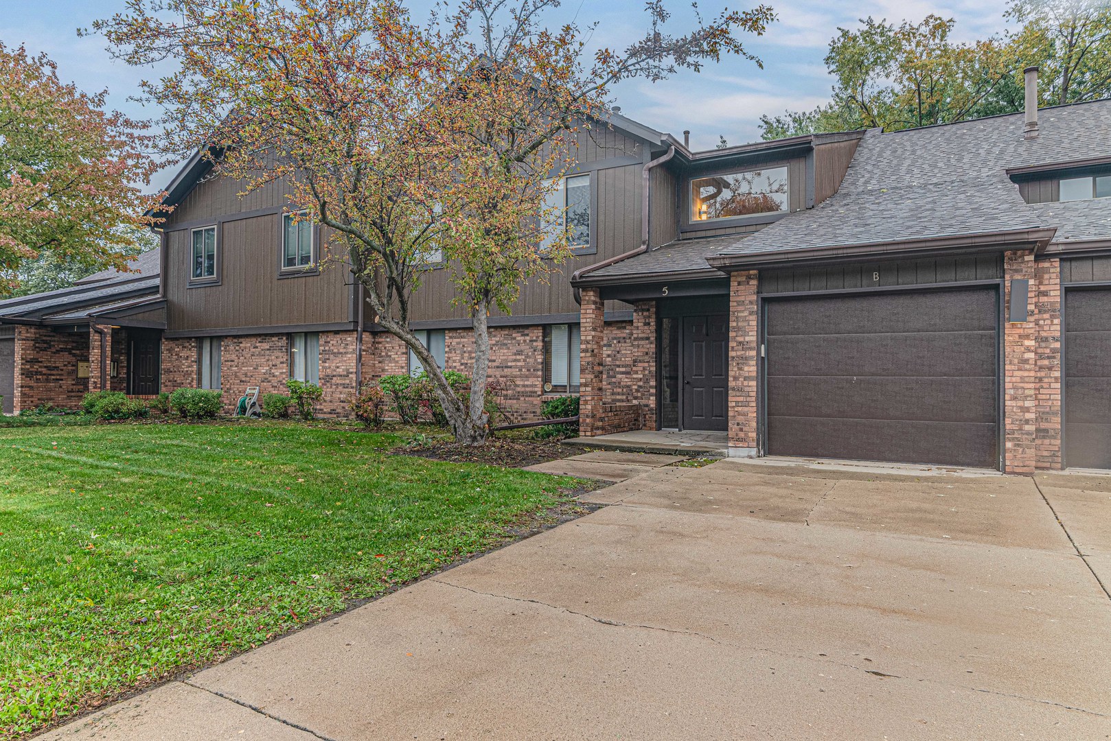 5 Creekside Circle Unit B, Elgin IL 60123