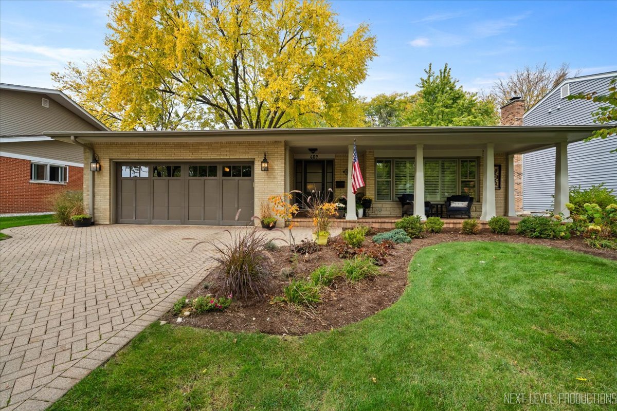 609 Bowling Green Court, Naperville IL 60563