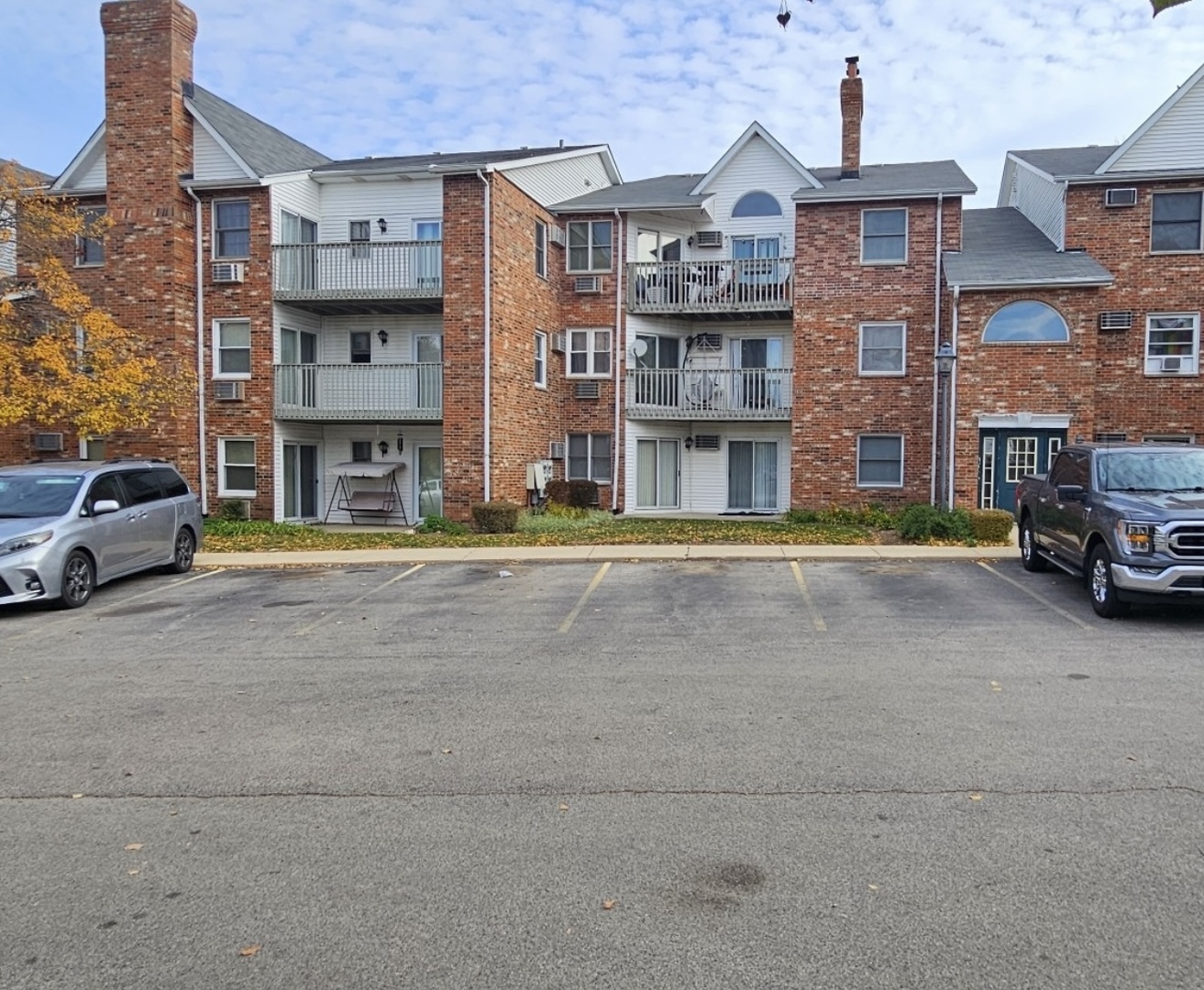 4304 W Shamrock Lane Unit 1A, Mchenry IL 60050