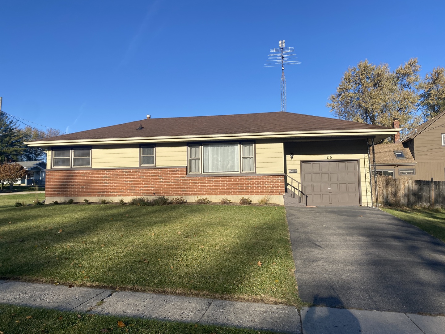 125 Arthur Drive, Woodstock IL 60098