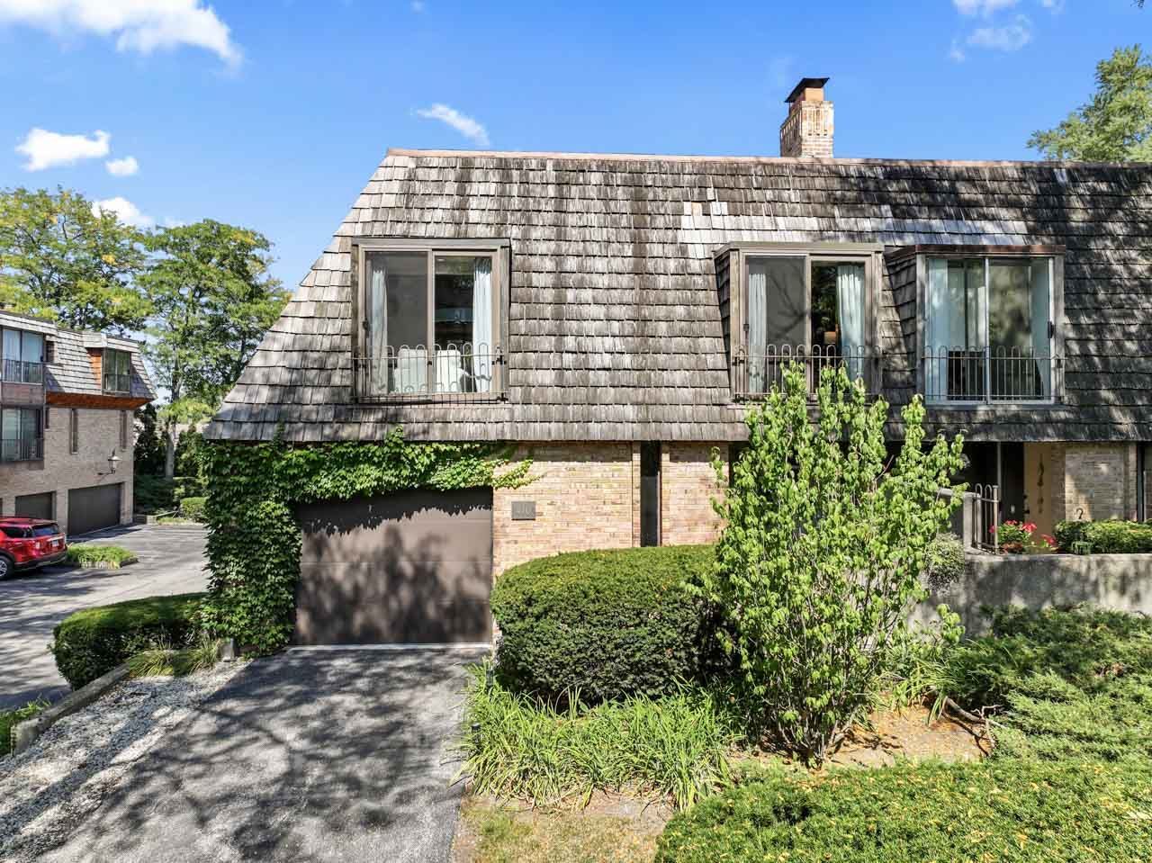 410 Lageschulte Street, Barrington IL 60010