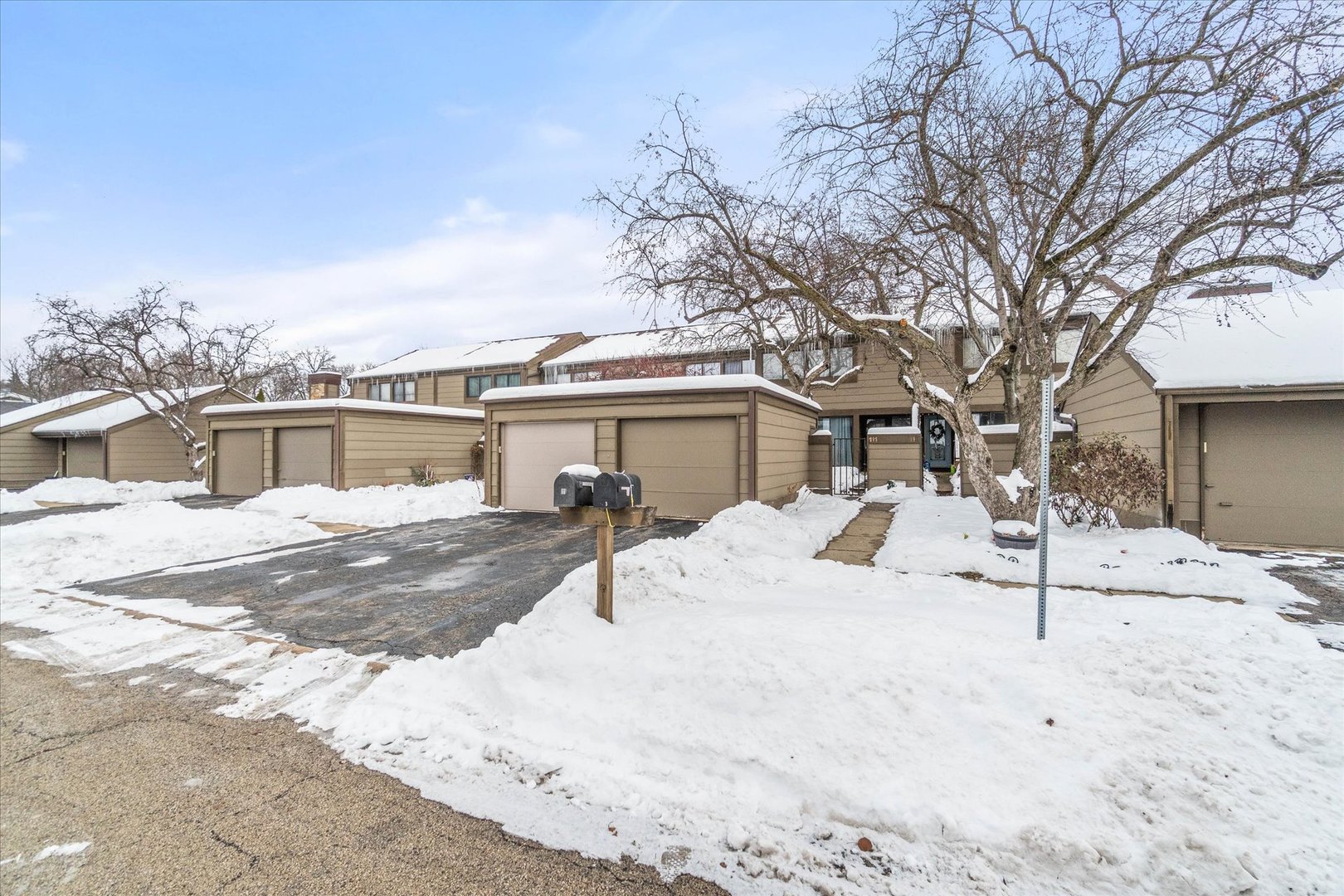 111 Aberdeen Court, Geneva IL 60134