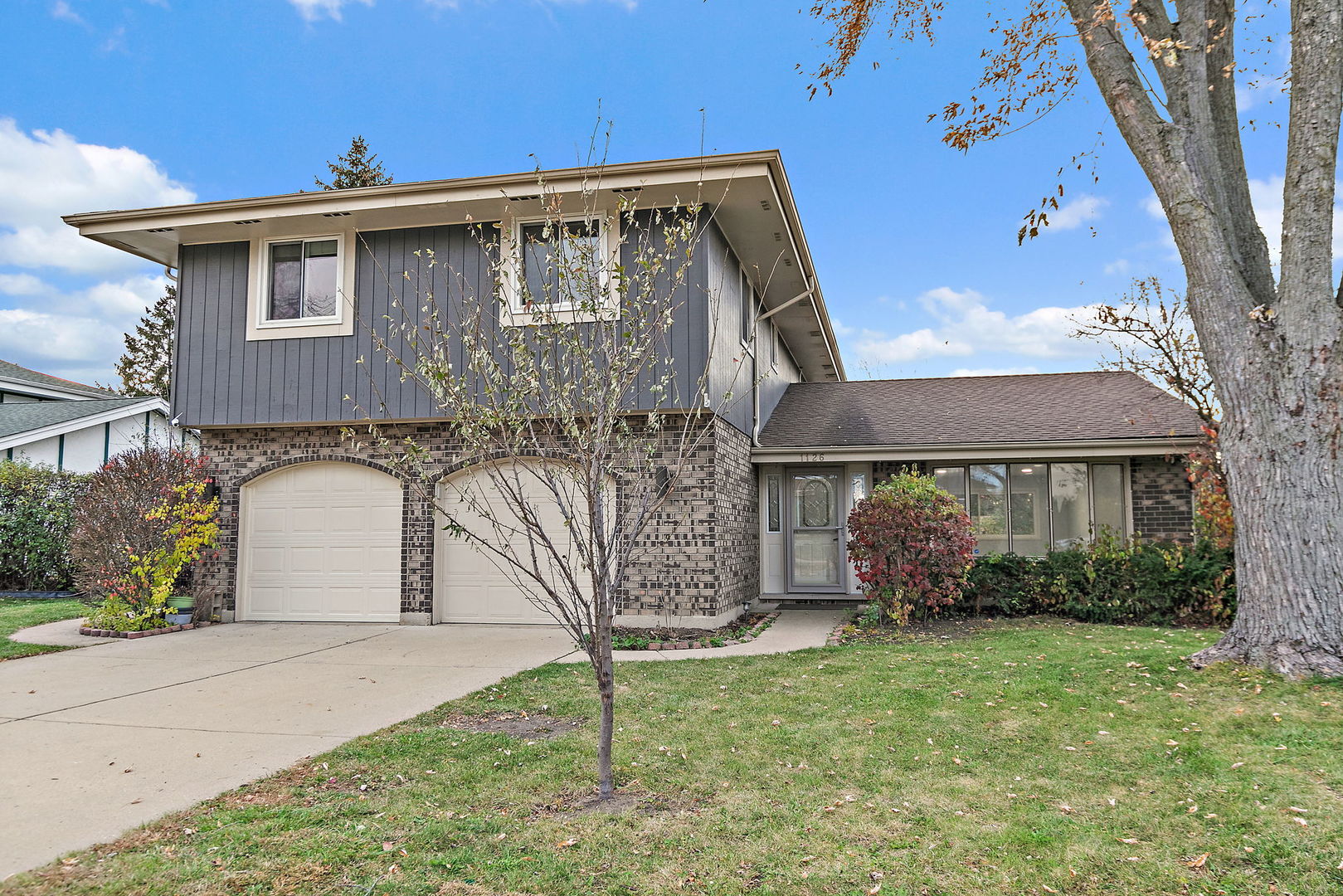 1126 tiverton Court, Schaumburg IL 60193