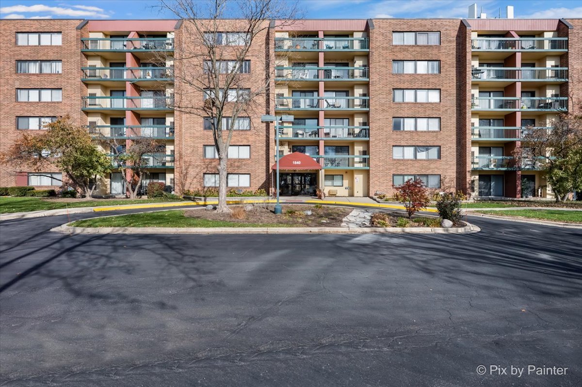 1840 HUNTINGTON Boulevard Unit BW608, Hoffman Estates IL 60169