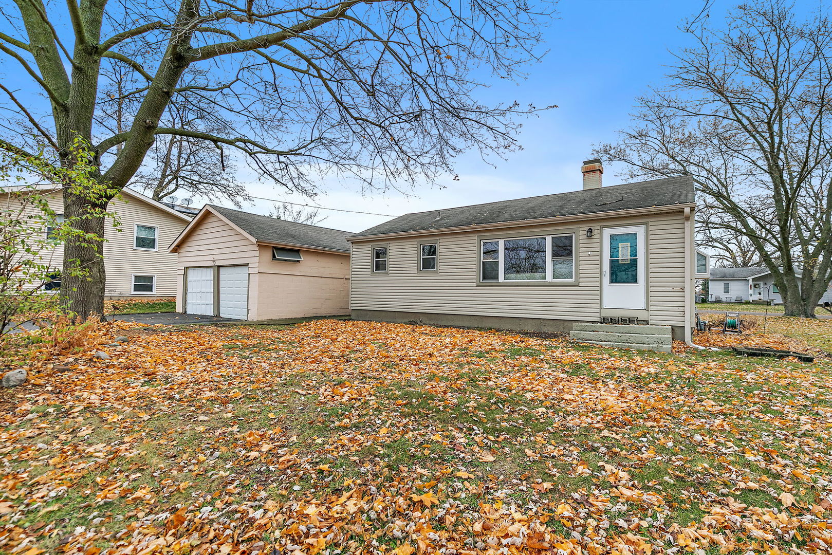 70 Hilltop Drive, Lake In The Hills IL 60156