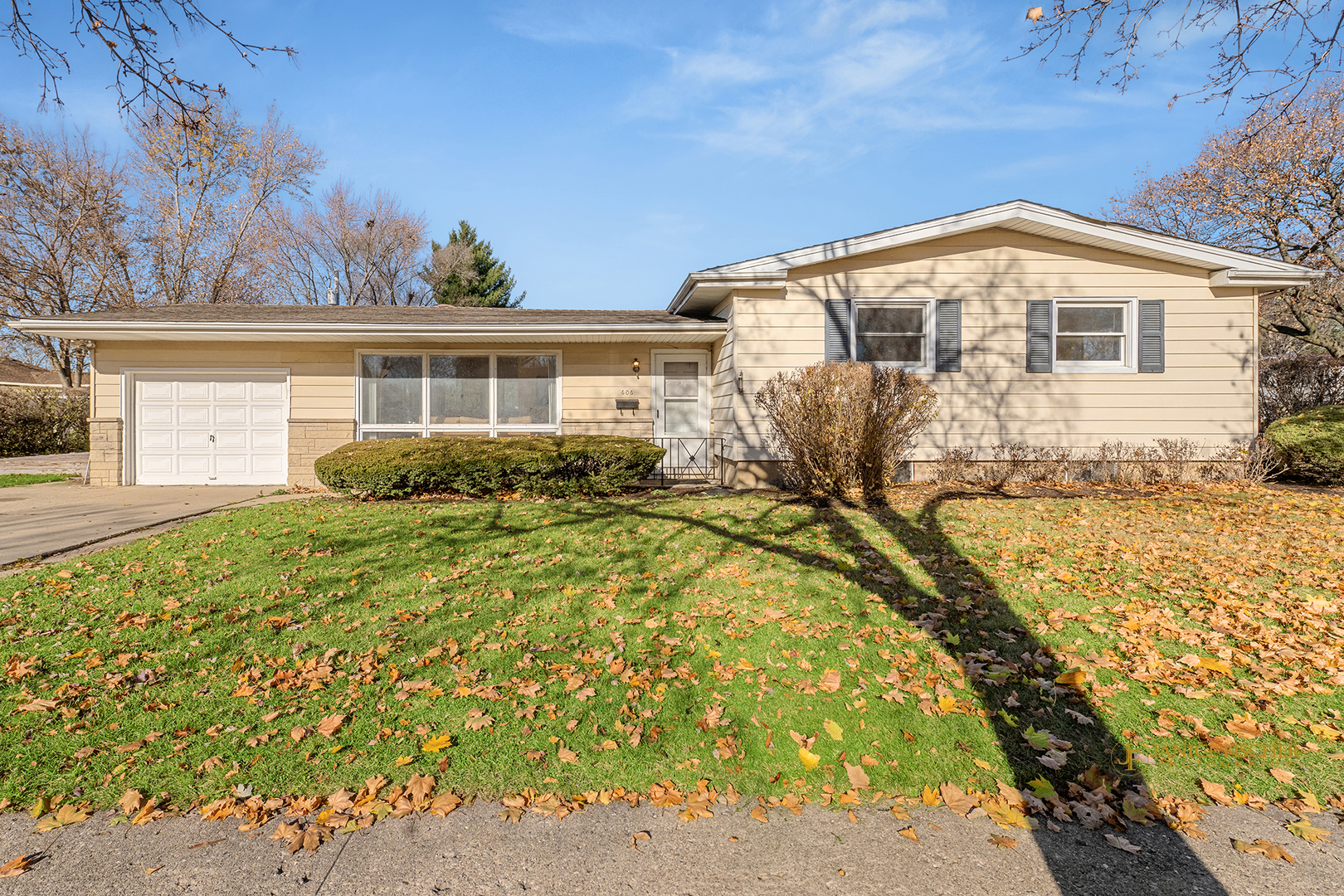 606 Edwards Avenue, West Dundee IL 60118