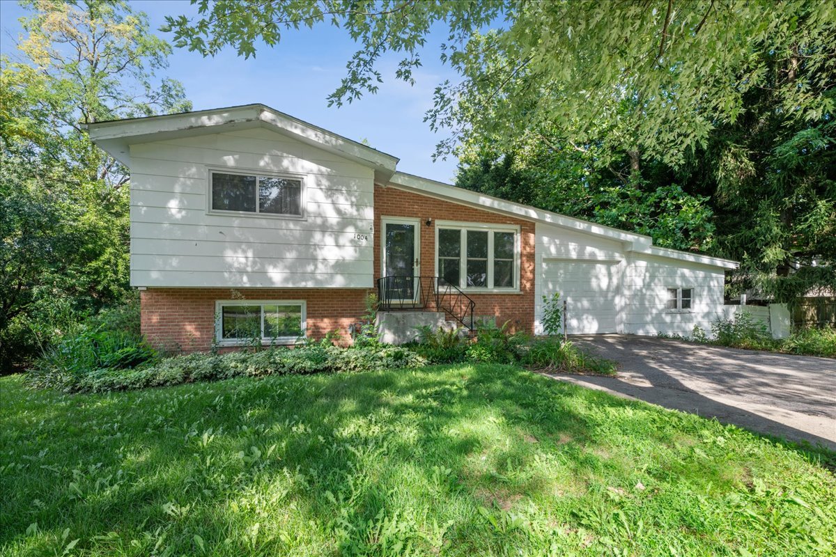 1004 S Grove Avenue, Barrington IL 60010