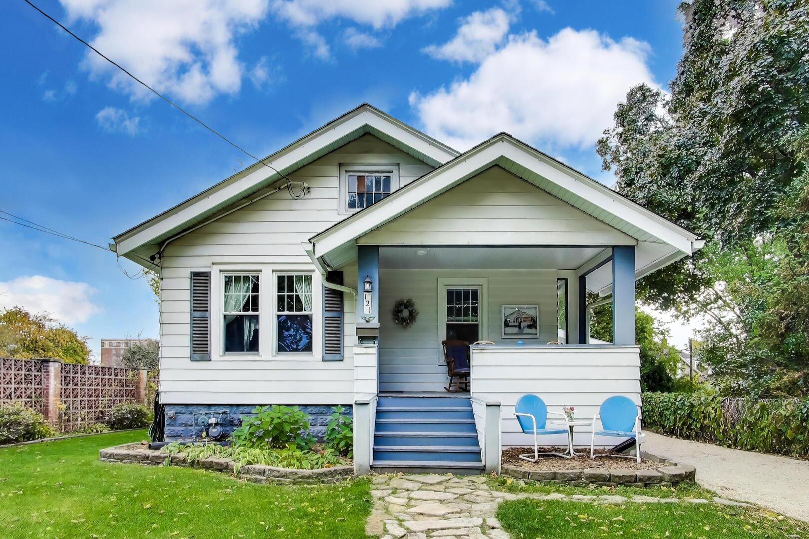 121 W Fremont Street, Arlington Heights IL 60004