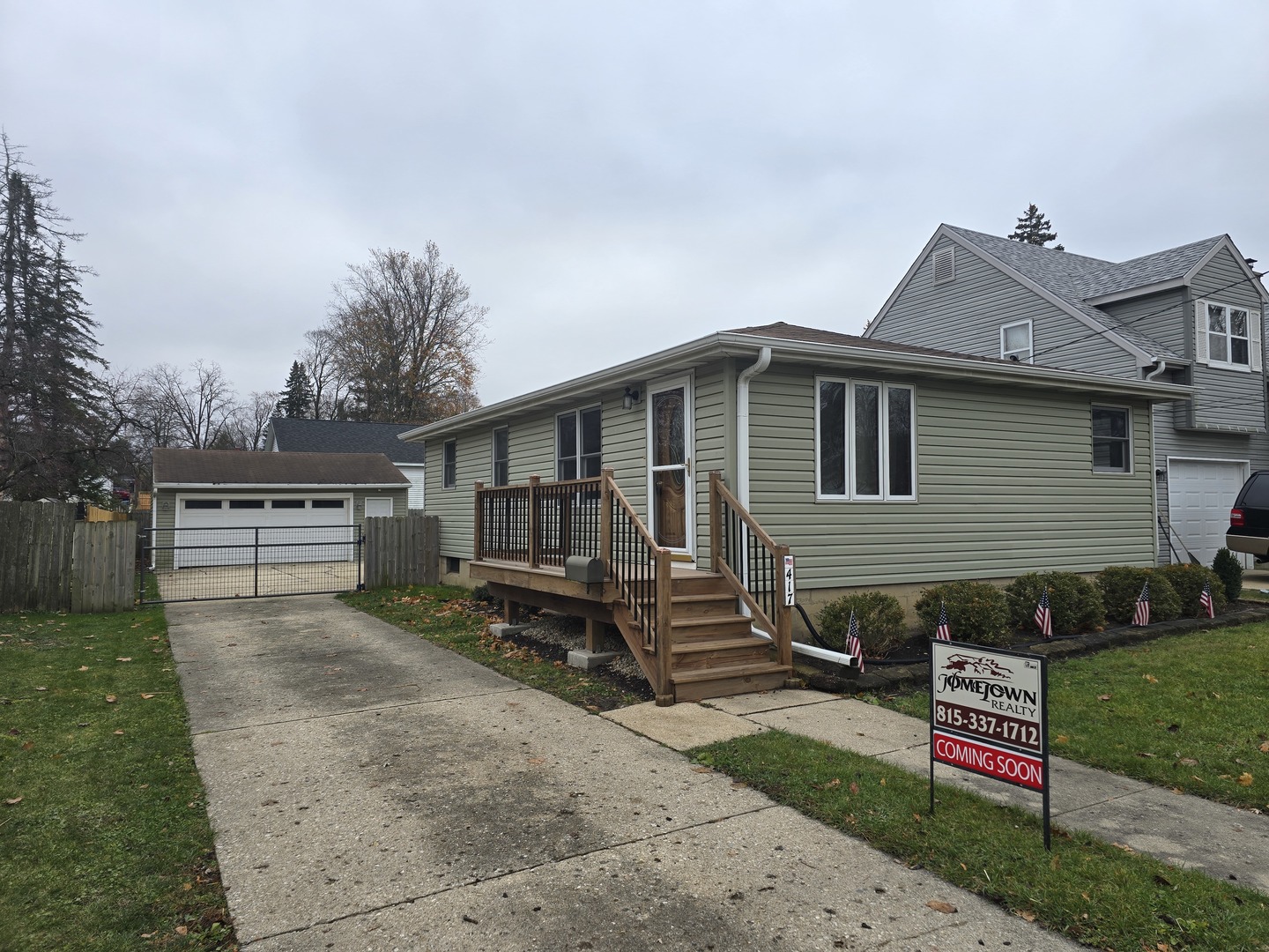 417 Stewart Avenue, Woodstock IL 60098