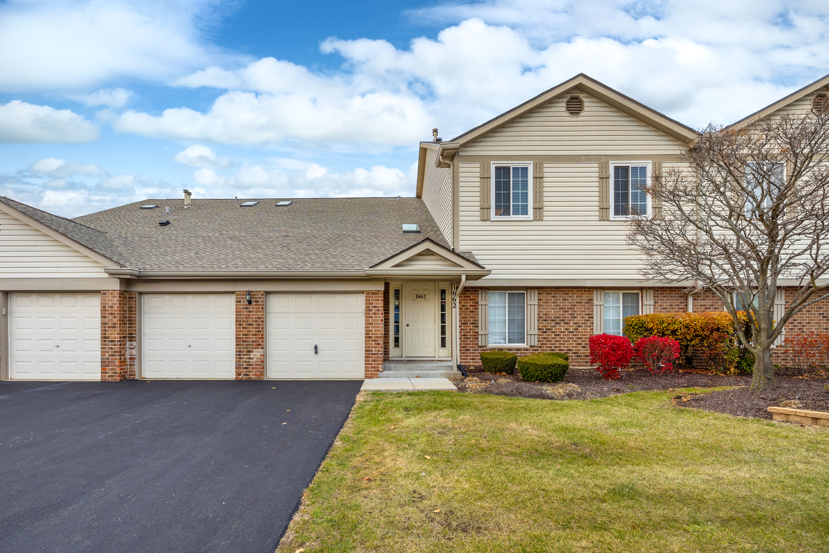 1662 COMMODORE Court Unit 4, Schaumburg IL 60193