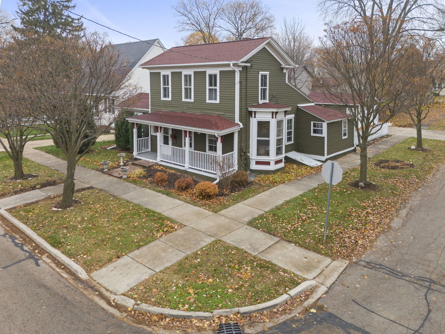 516 S 6th Avenue, St. Charles IL 60174