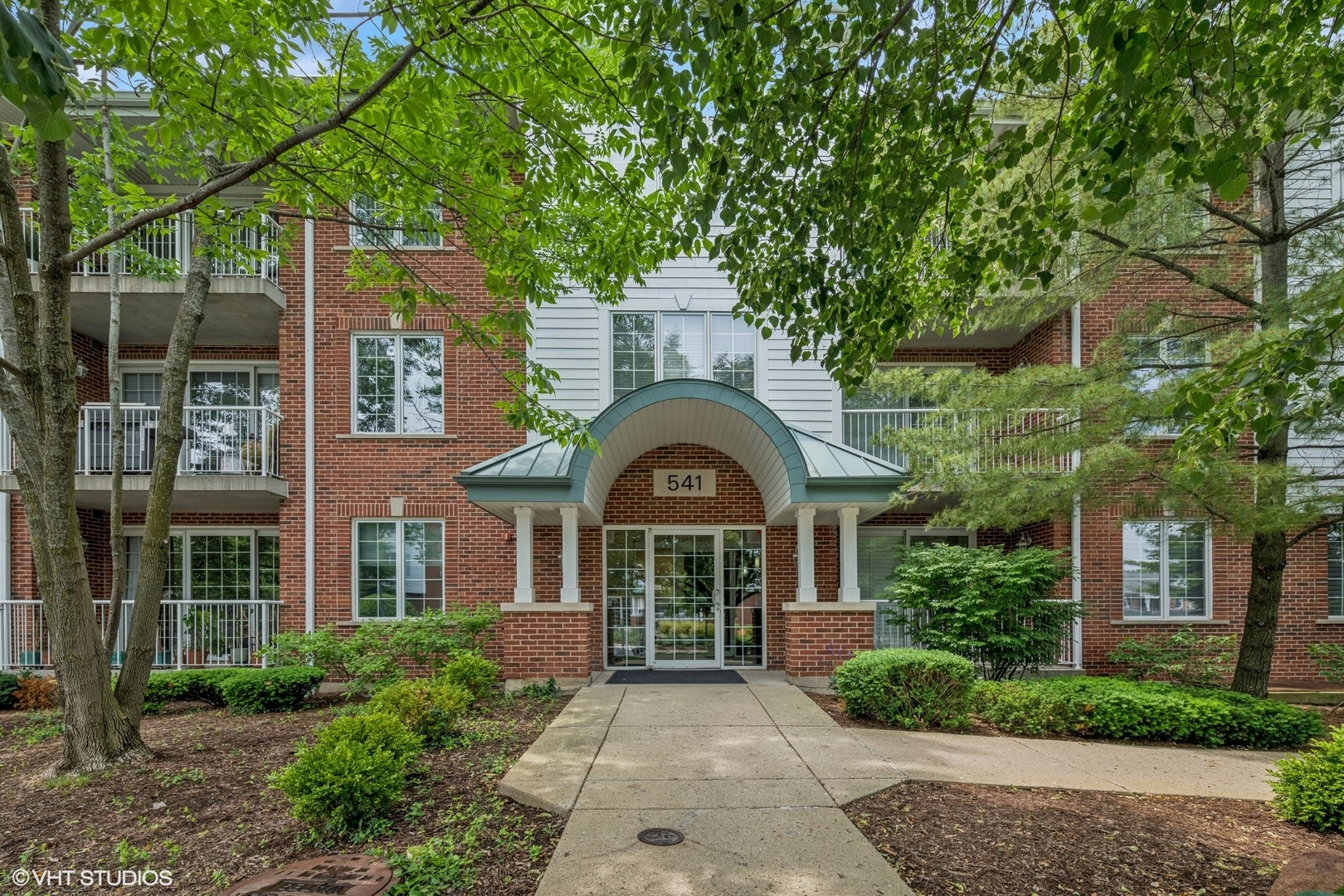 541 N Hough Street Unit 205, Barrington IL 60010