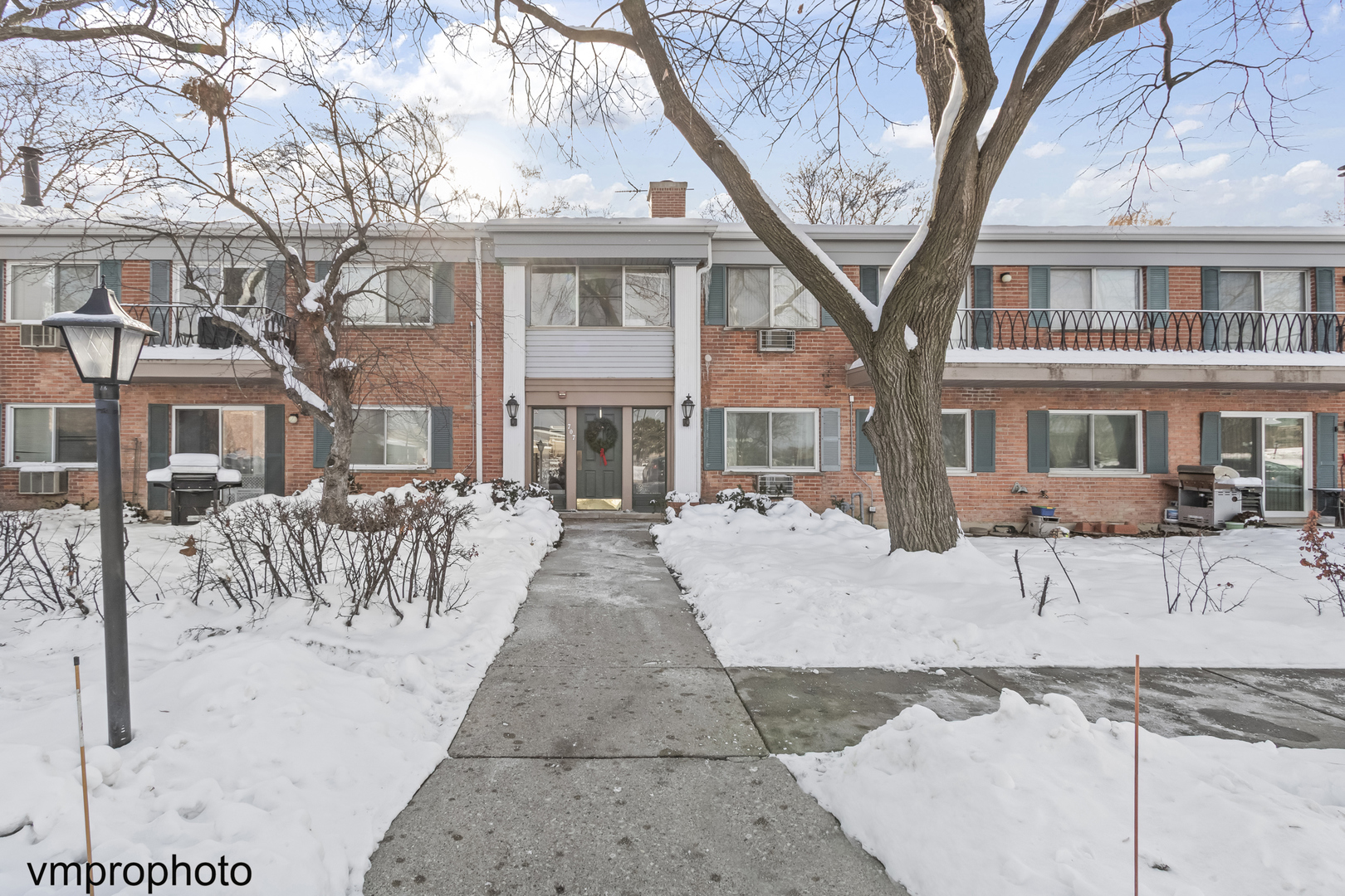 707 E Falcon Drive Unit C207, Arlington Heights IL 60005