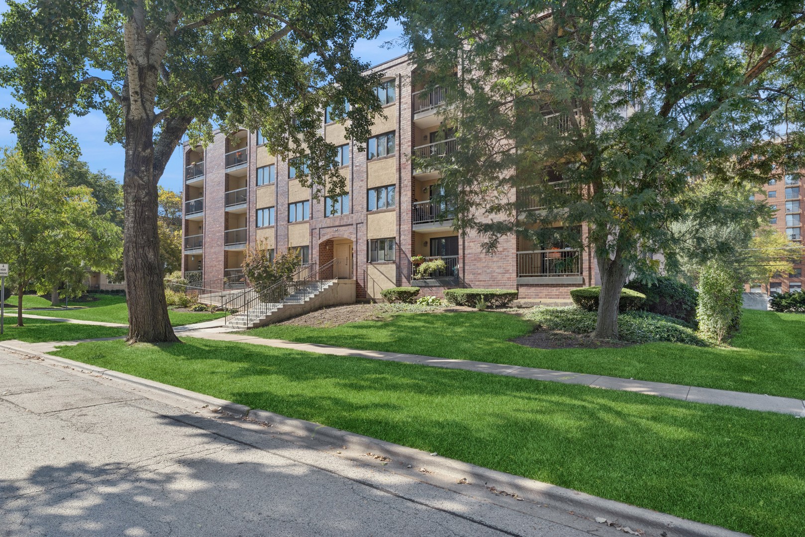 104 N Pine Avenue Unit 505, Arlington Heights IL 60004