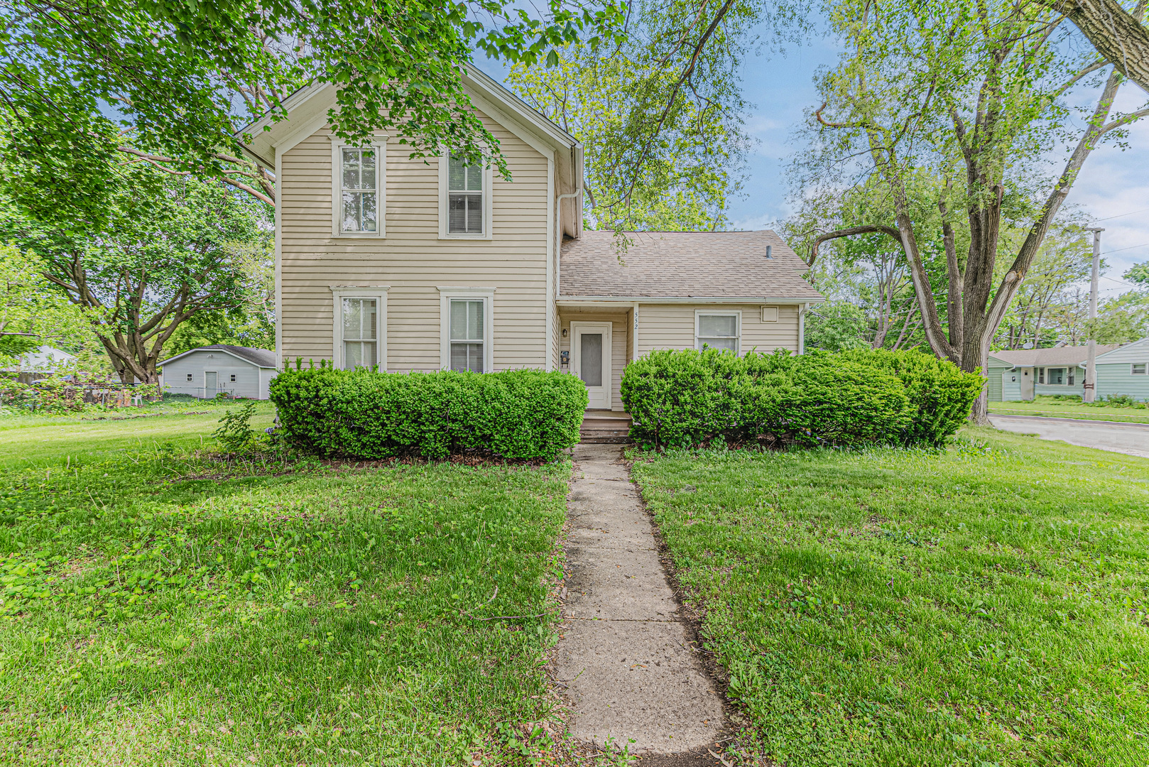 552 Walnut Avenue, Elgin IL 60123