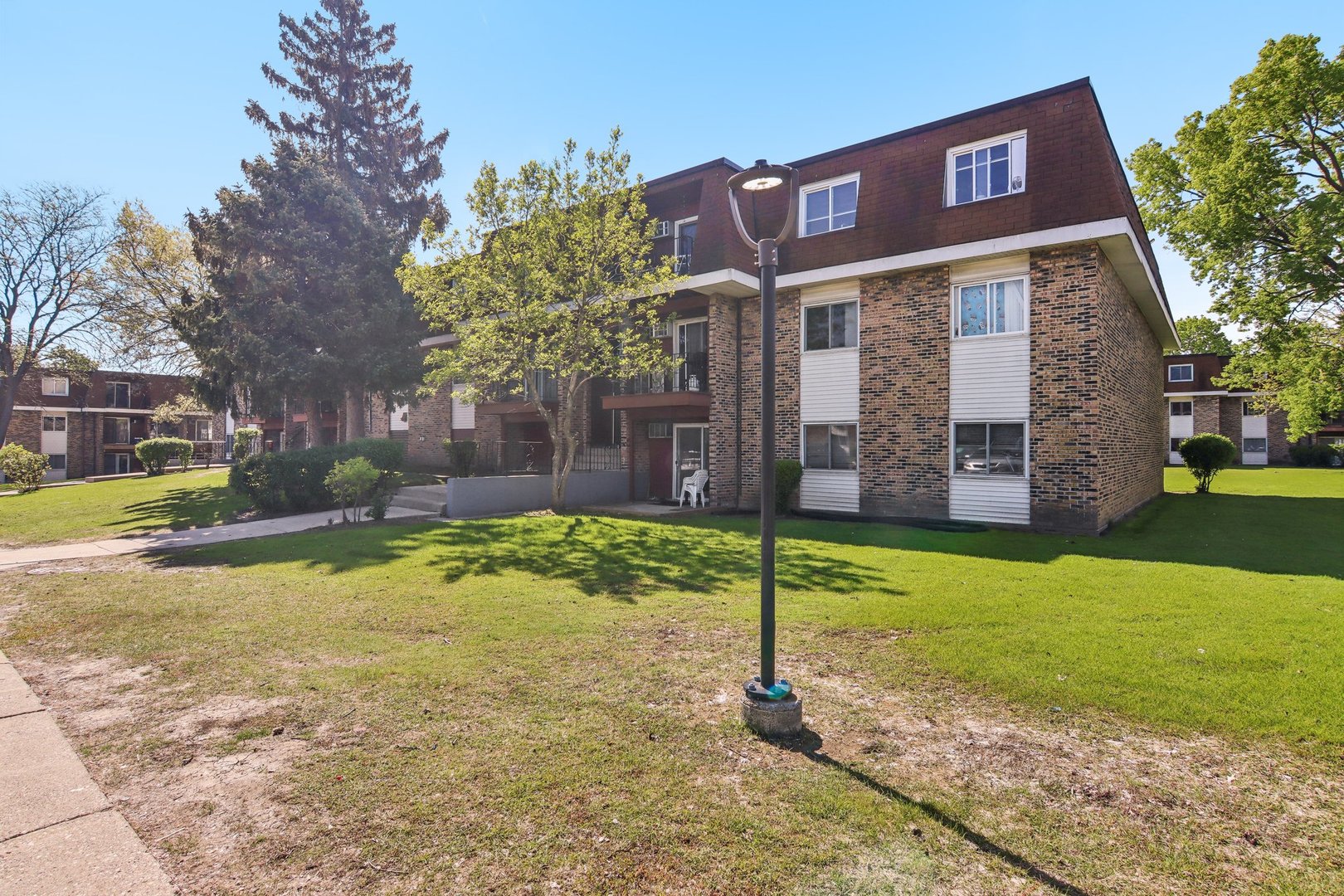 615 Hill Drive Unit 303, Hoffman Estates IL 60169