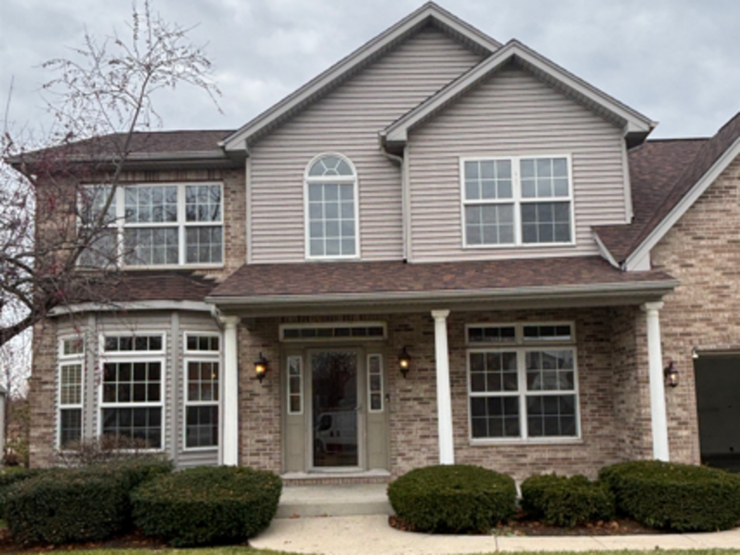 21 W Sandstone Court, South Elgin IL 60177