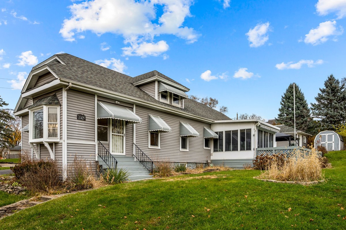 142 Cottage Avenue, Carpentersville IL 60110