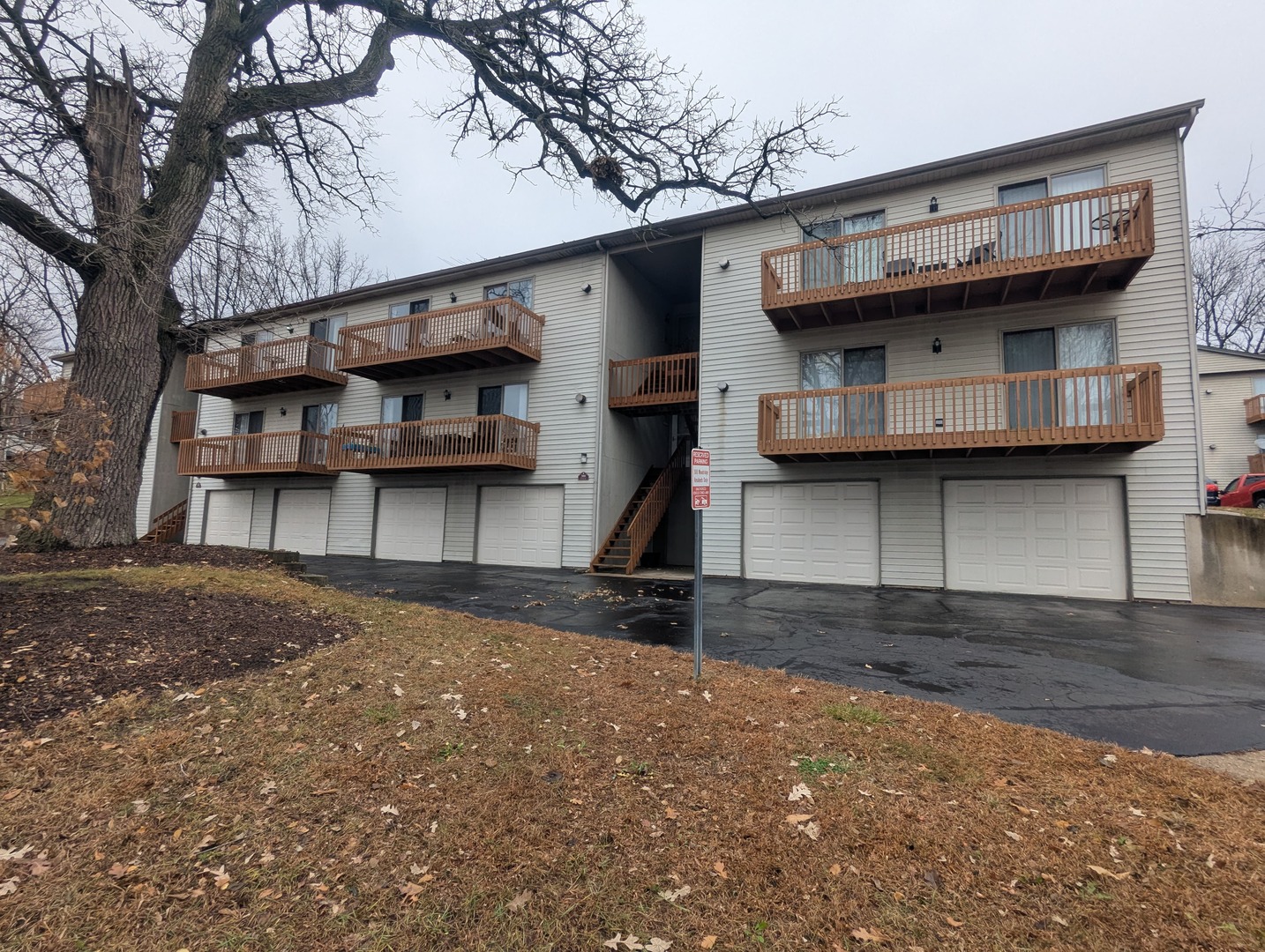 300 WOODRIDGE Circle Unit C, South Elgin IL 60177