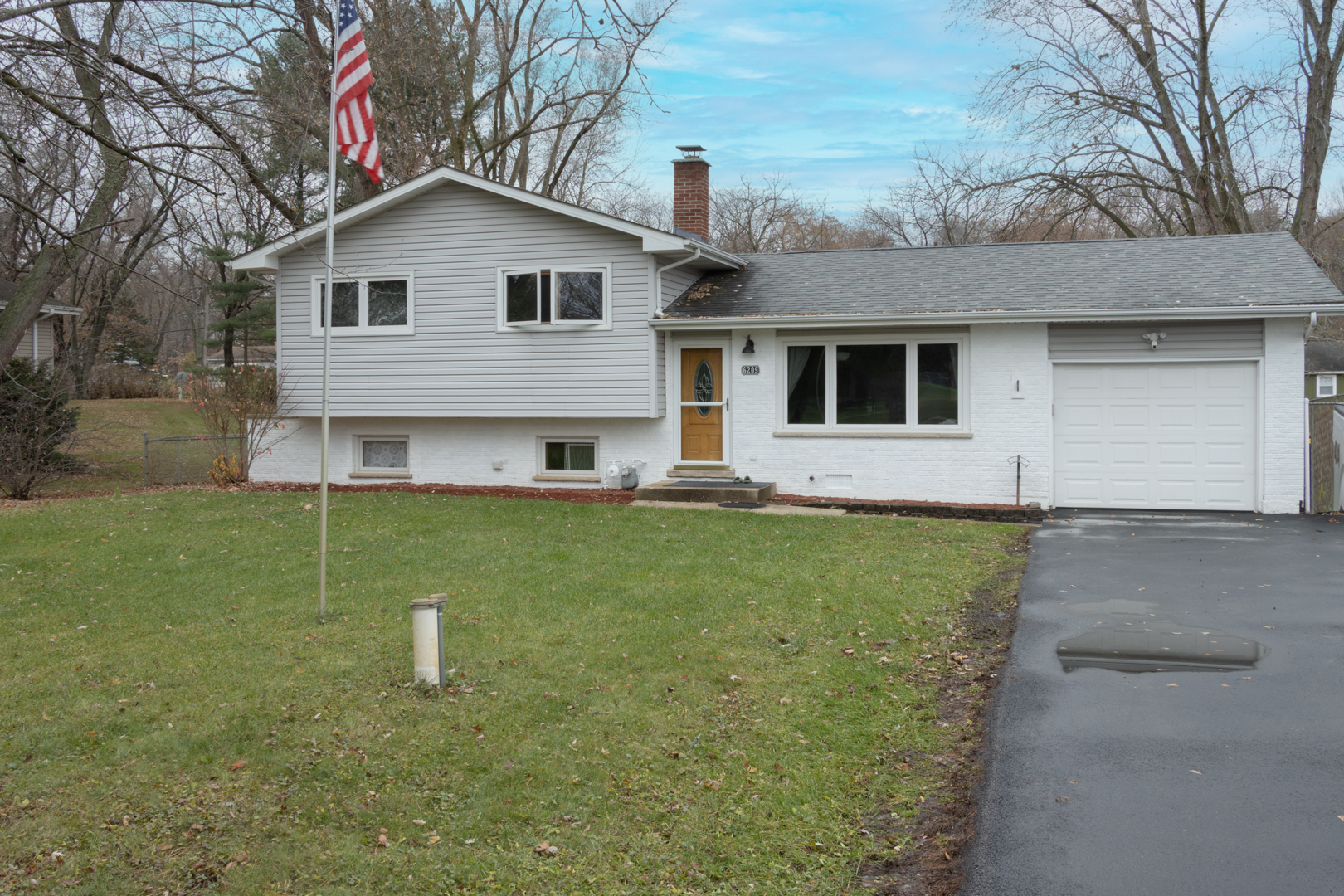 6209 Sands Road, Crystal Lake IL 60014
