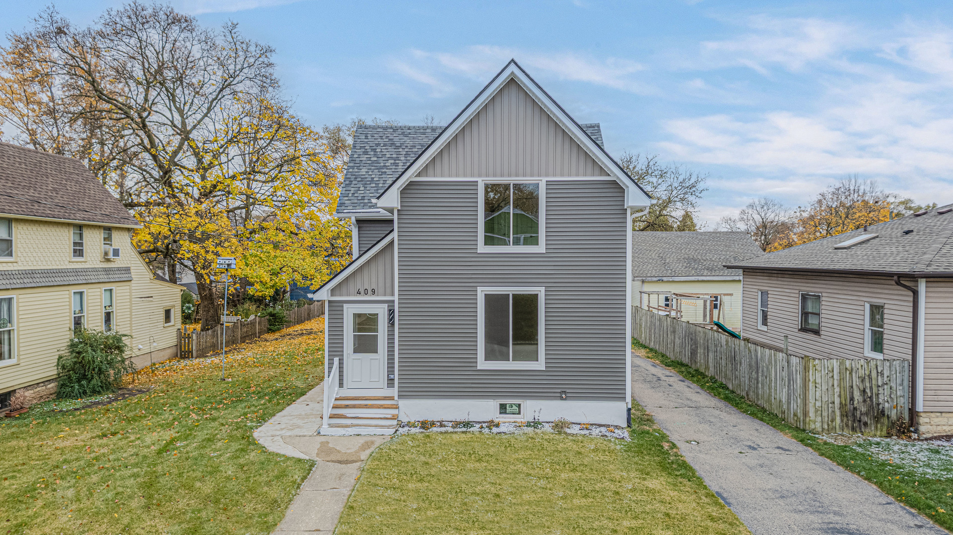 409 Algona Avenue, Elgin IL 60120