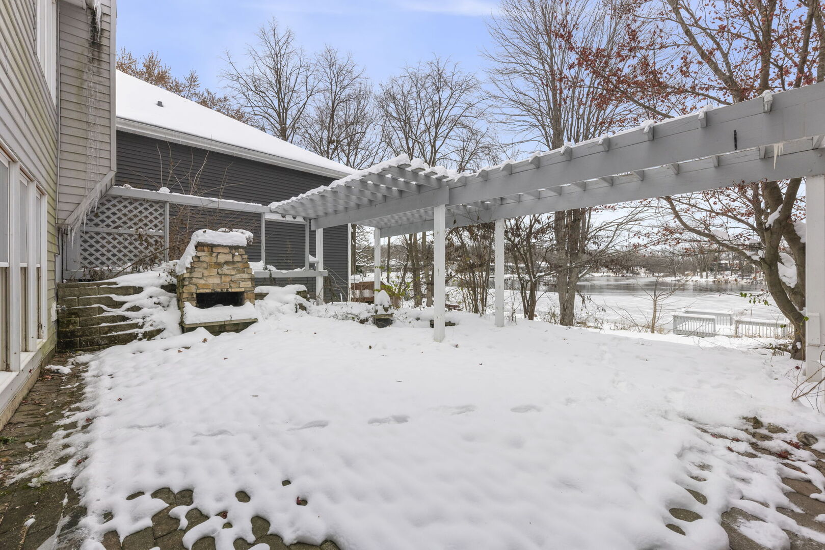 338 Hiawatha Drive, Lake In The Hills IL 60156