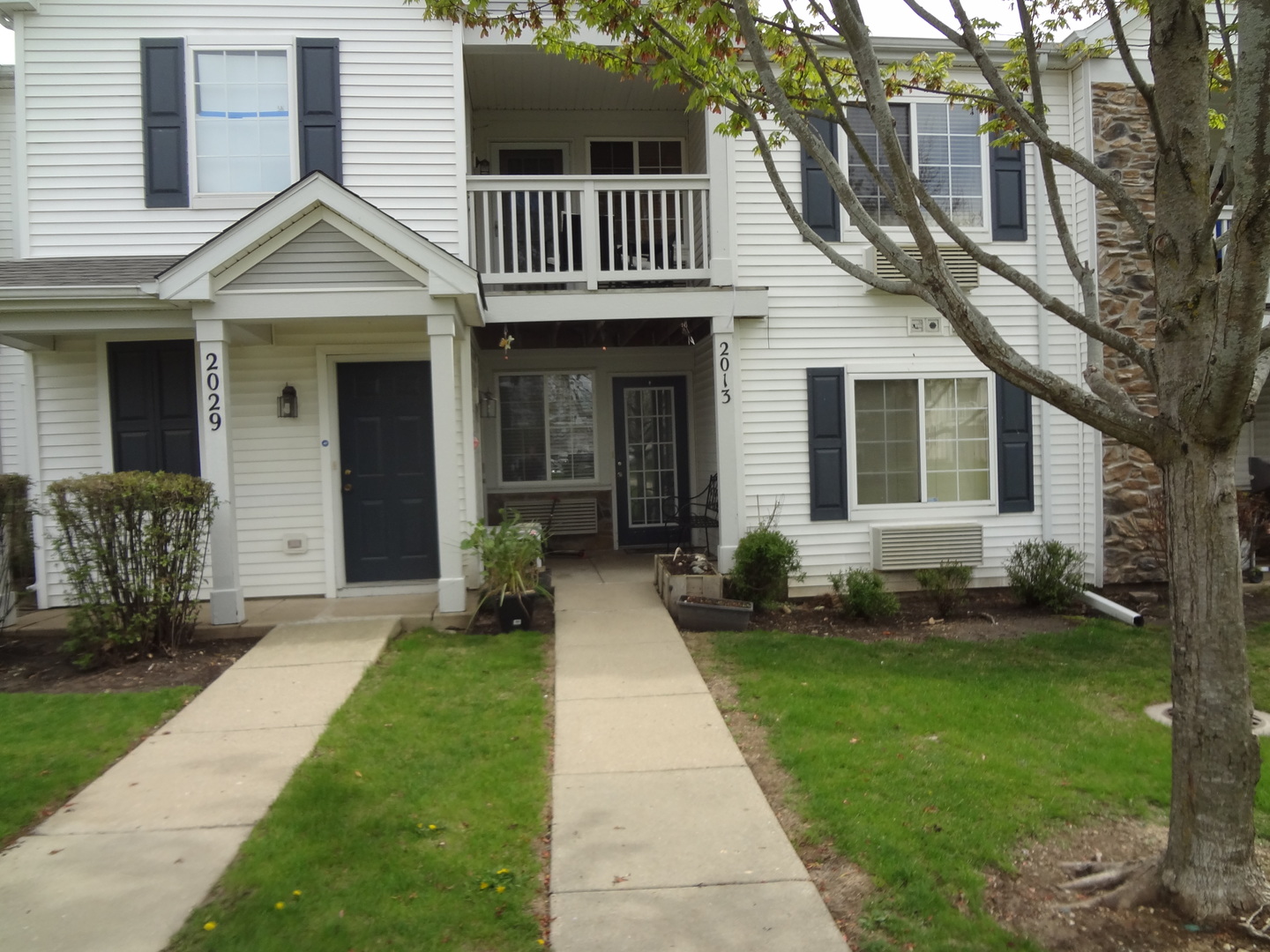 2013 Silverstone Drive Unit 2013, Carpentersville IL 60110