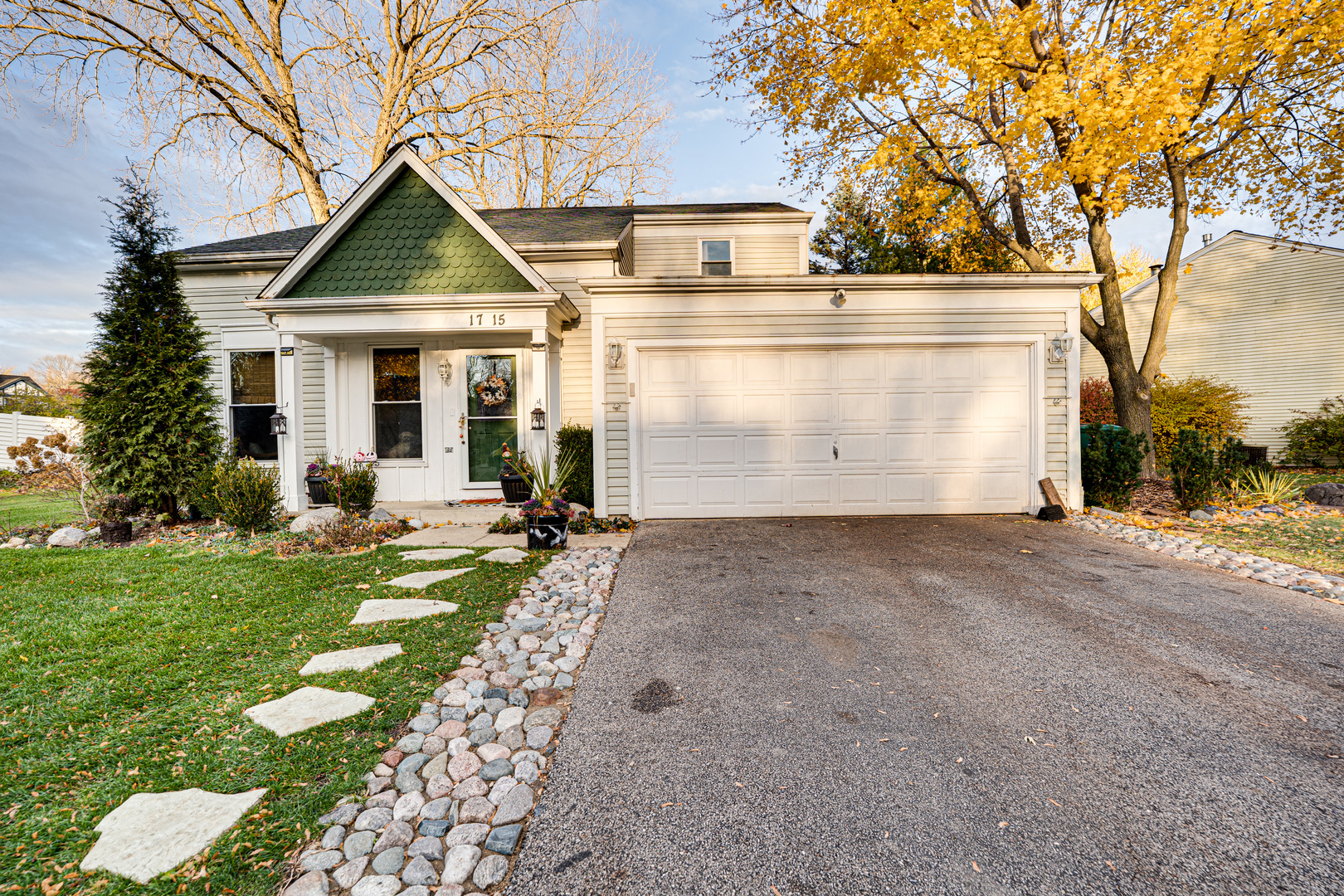 1715 Riverwood Drive, Algonquin IL 60102