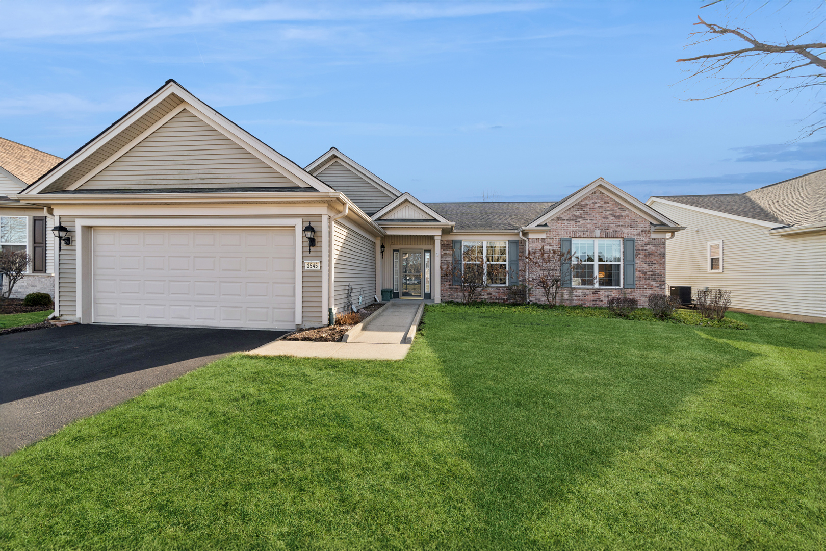 2545 Edgewater Drive, Elgin IL 60124