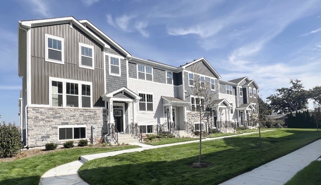 241 Settlers Place, West Dundee IL 60118