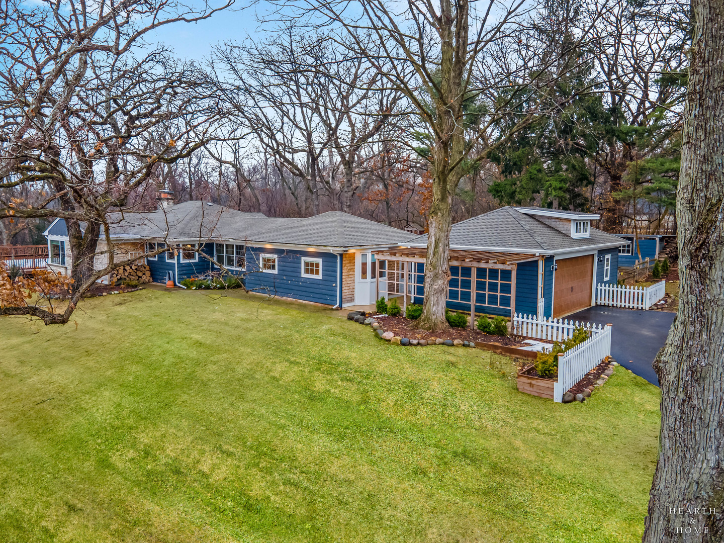 5016 Deering Oaks Lane, Crystal Lake IL 60012