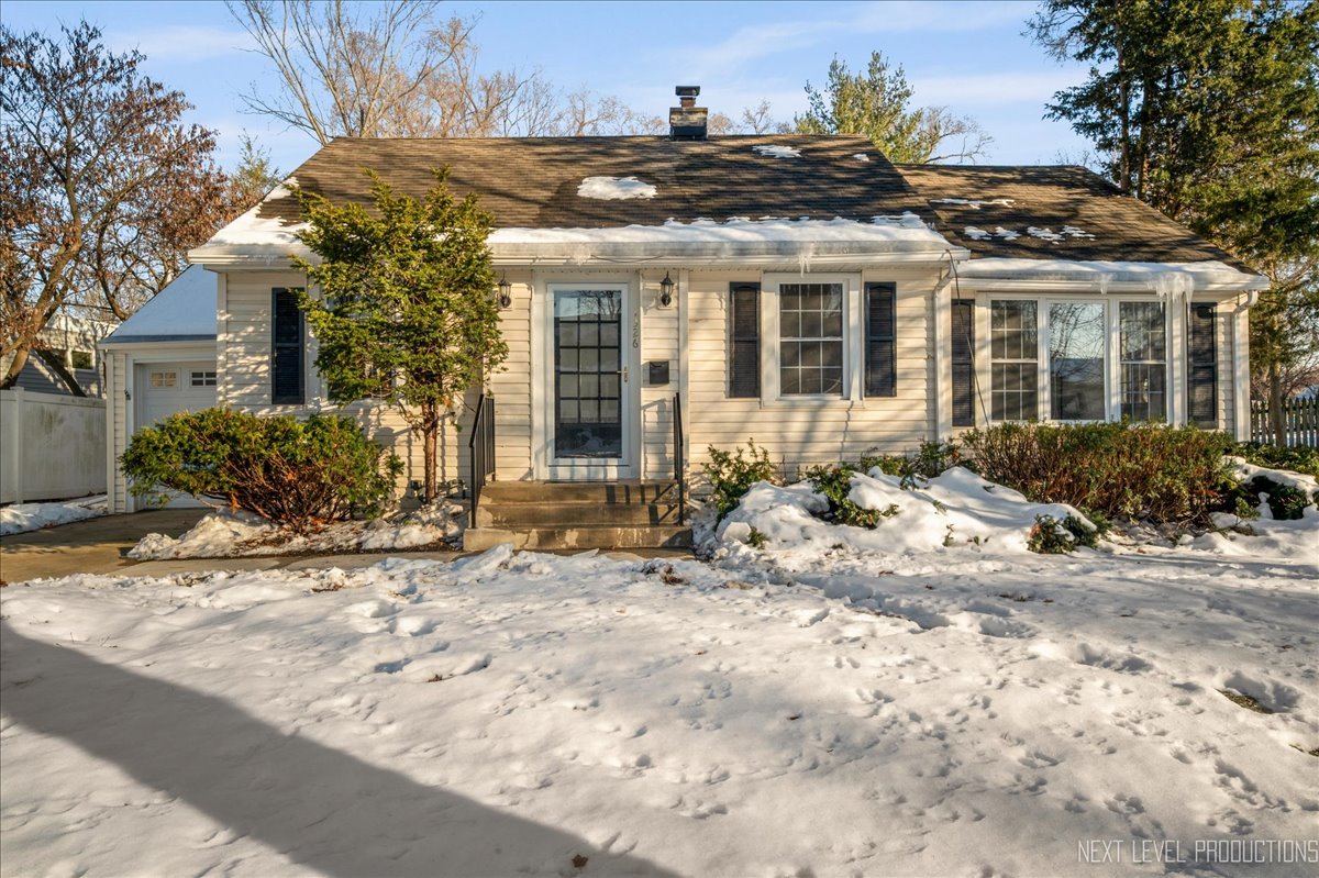 1326 Elm Street, St. Charles IL 60174