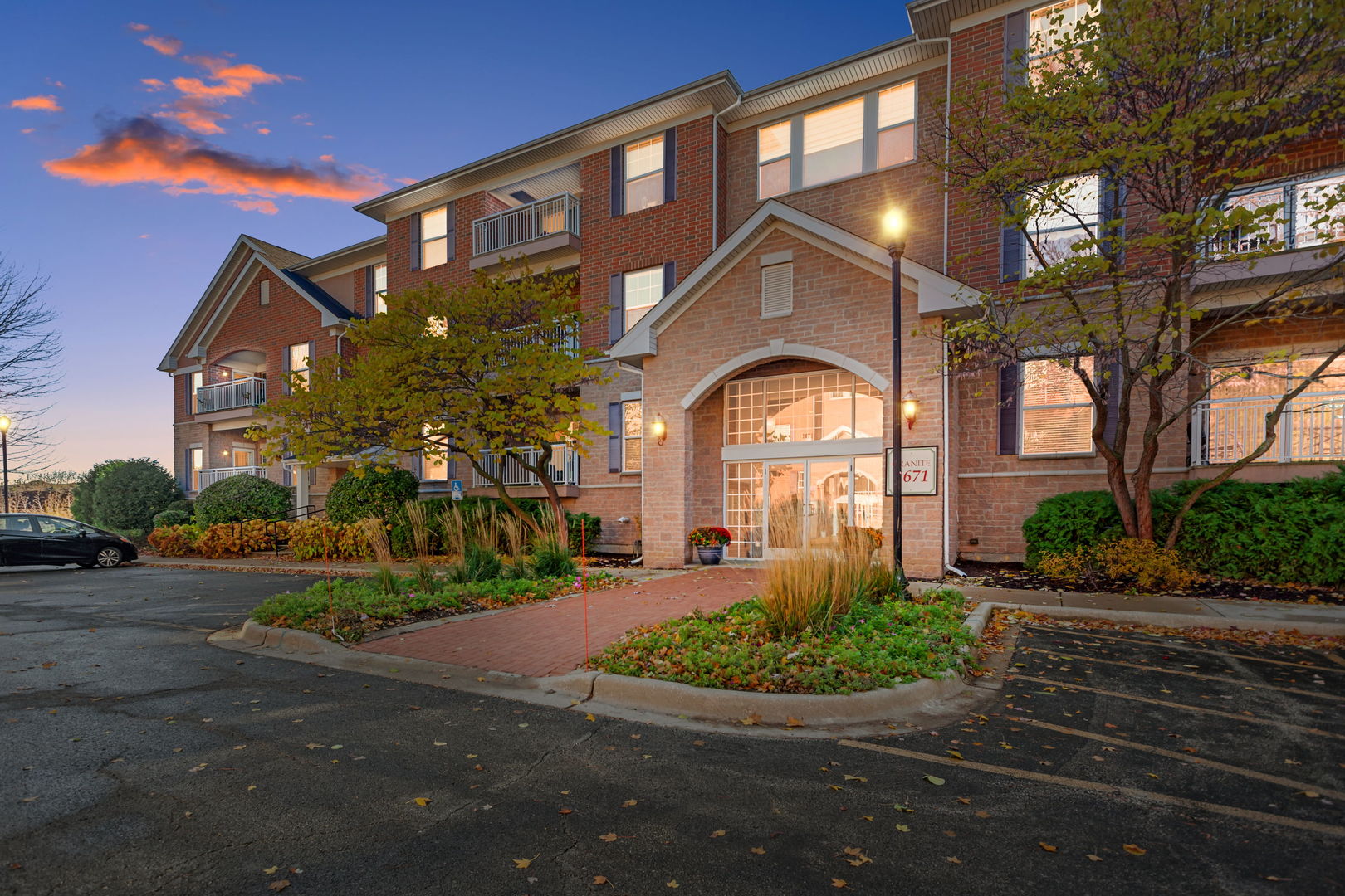 2671 Stone Circle Unit 104, Geneva IL 60134