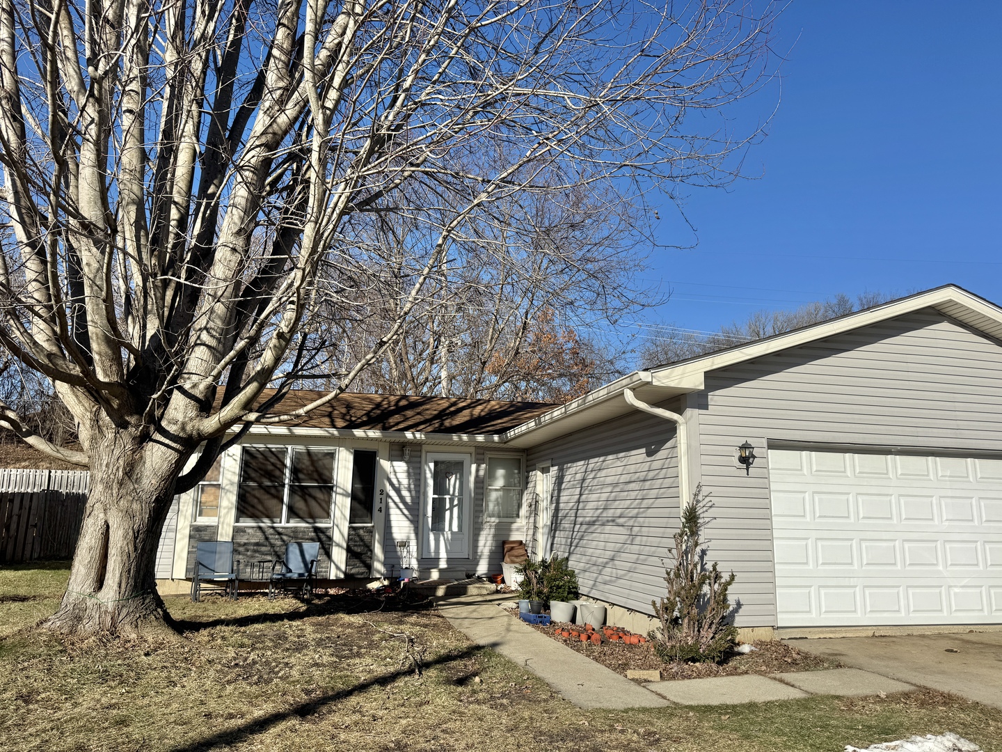 214 Orleans Street, Carpentersville IL 60110