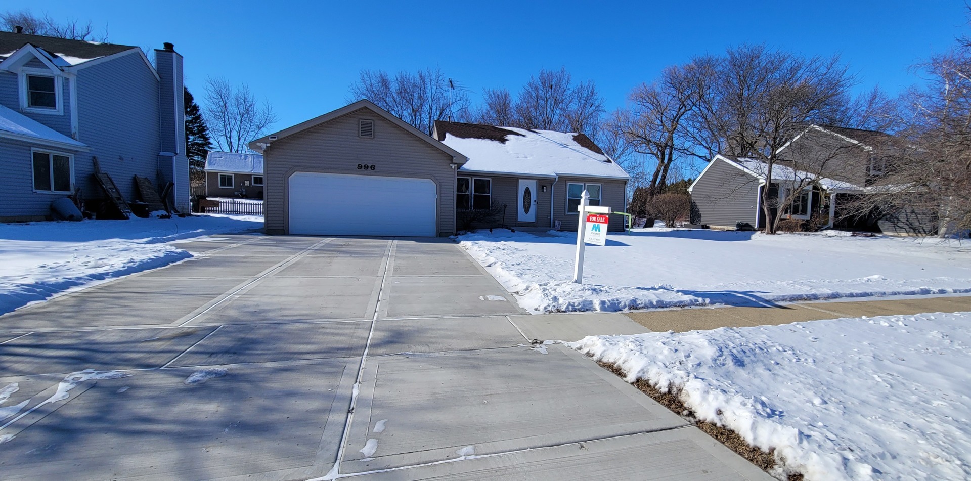 996 Hawthorne Drive, Crystal Lake IL 60014