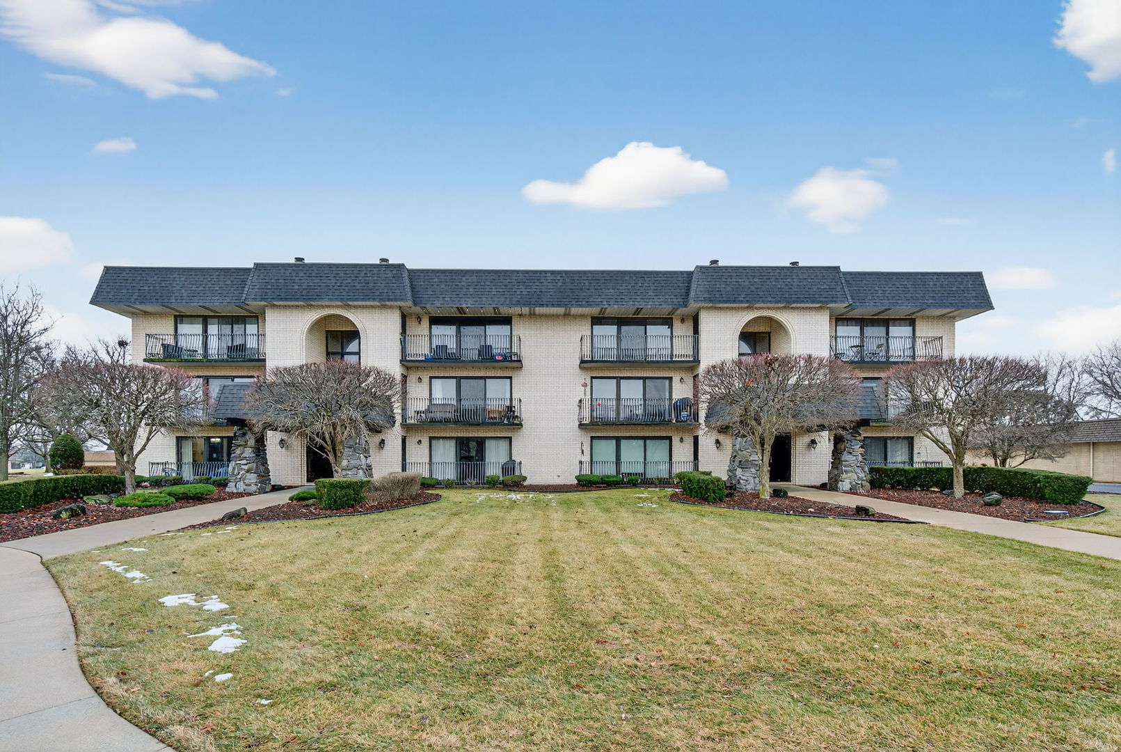 6830 W WINDING Trail Unit 102, Oak Forest IL 60452