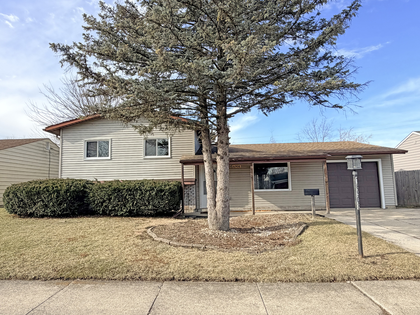 16908 Laramie Avenue, Oak Forest IL 60452