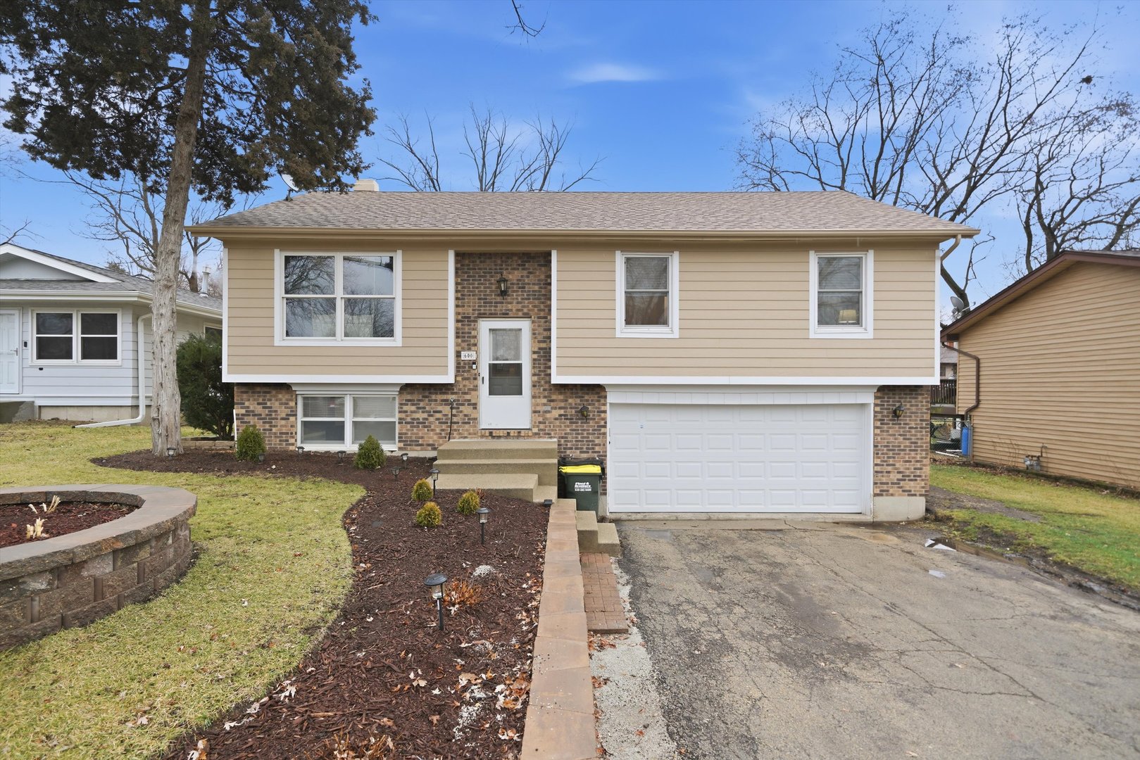 600 Seminole Trail, Lake In The Hills IL 60156