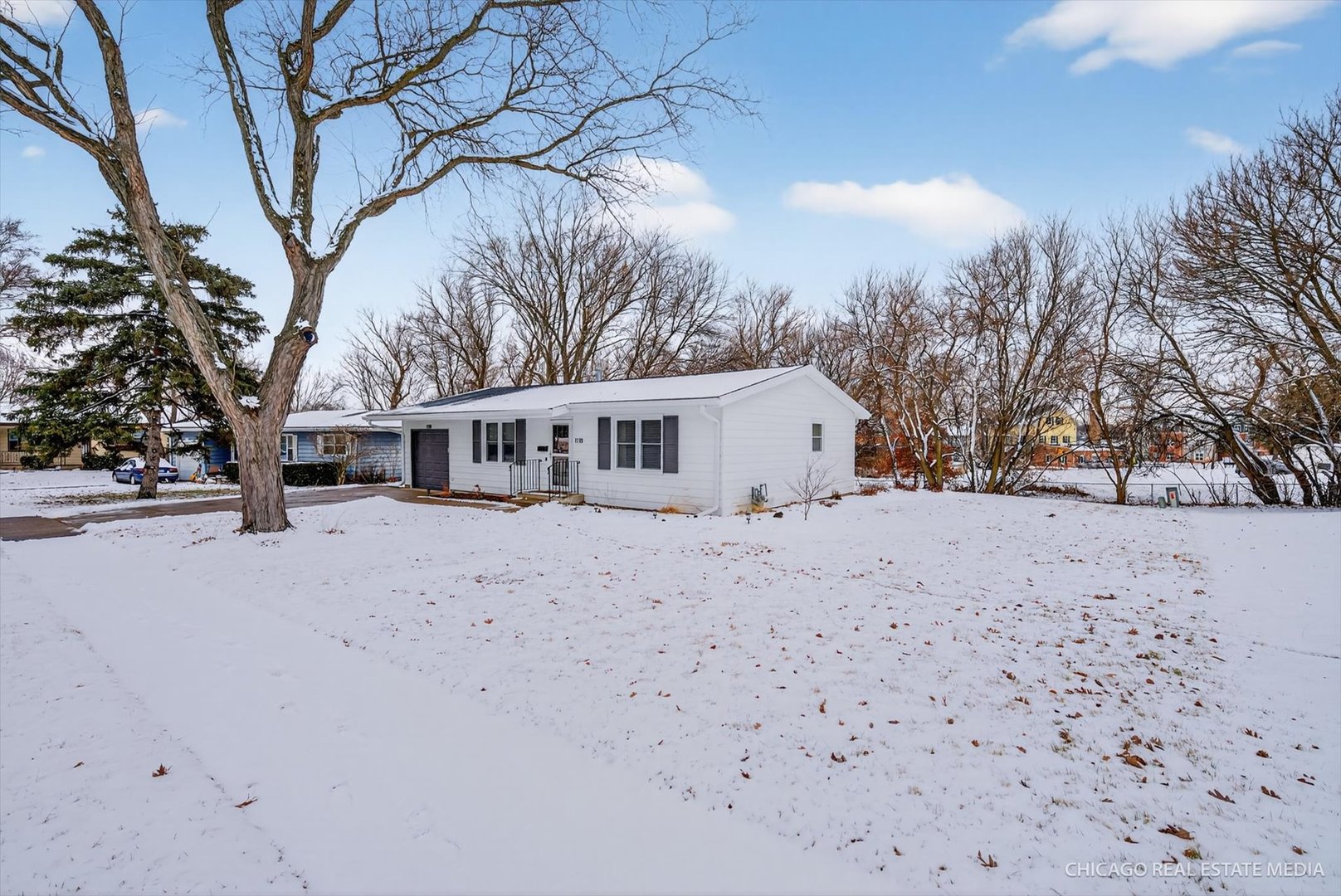 1118 Manchester Mall, Mchenry IL 60050