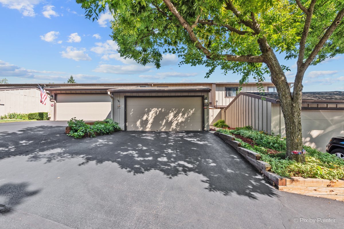 1104 FLORIMOND Drive Unit 1104, Elgin IL 60123